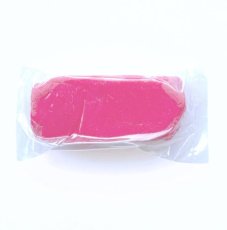 pravy marcipan tmave ruzovy 28 mandli 100 g