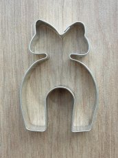 Foremka do wycinania ciastek w kształcie podkowy z kokardką